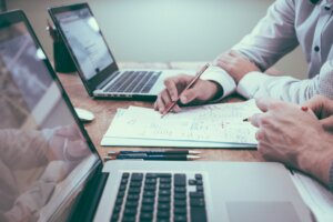 Mehr über den Artikel erfahren Effektiver digitaler Vertrieb: Wie Unternehmen ihre Online-Präsenz optimieren können