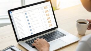 Mehr über den Artikel erfahren Zoho CRM Tutorial: Benutzerdefinierte Ansichten erstellen und Massen-E-Mails versenden